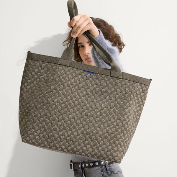 The Lightweight Zip Tote - Safari Green - Image 3