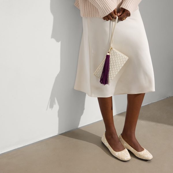 The Max Square - White Chantilly - Image 3